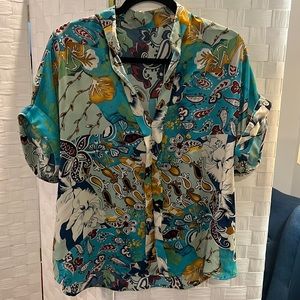 Beautiful printed blouse shirt NWOT